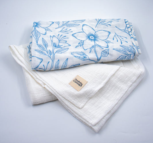 Set Muselina Blanca y Flores Azul